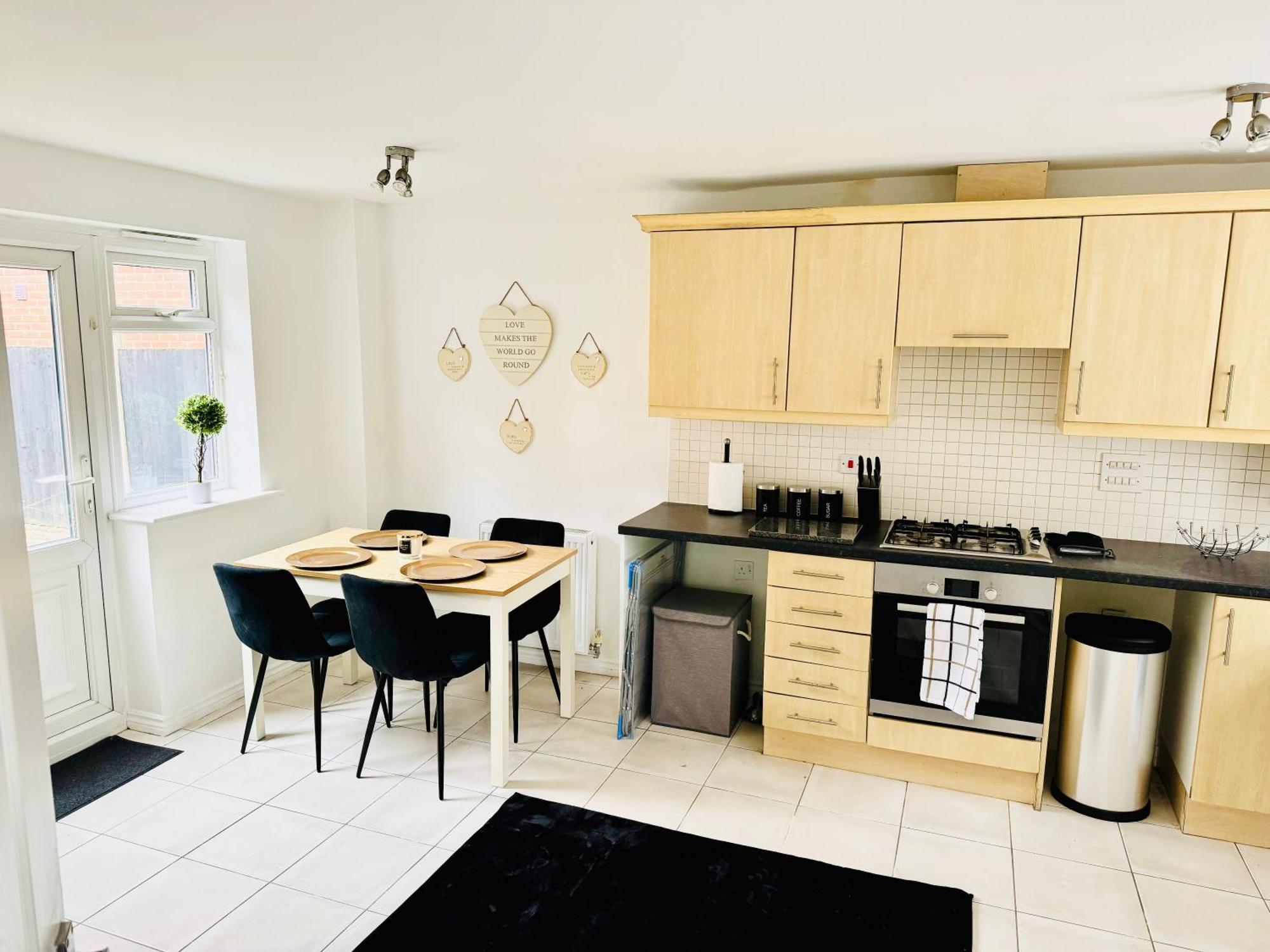 Harmony House 3 Bedroom New Build For Families, Contractors, Black Country Museum Sleeps 6 تيبتون المظهر الخارجي الصورة