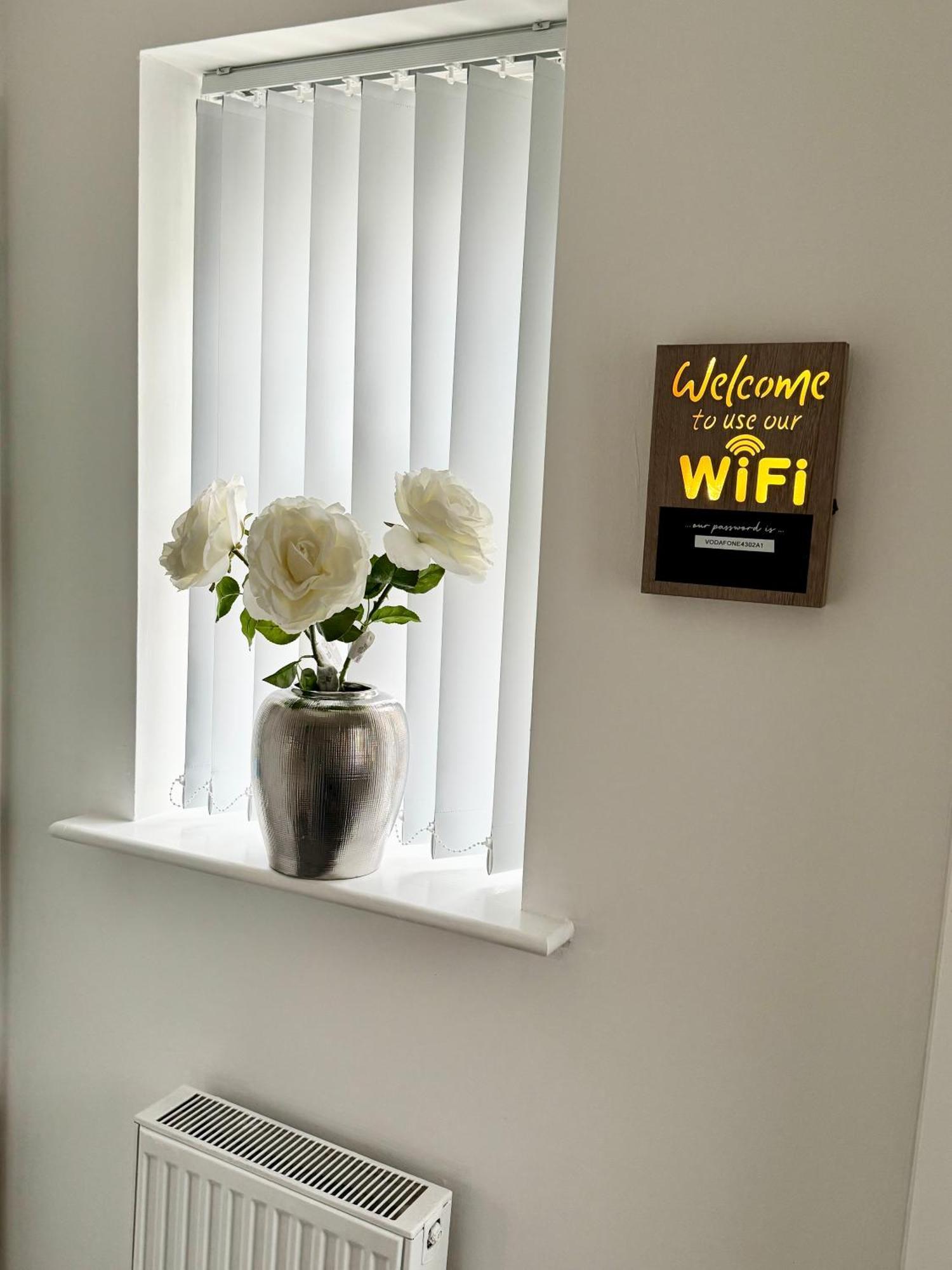Harmony House 3 Bedroom New Build For Families, Contractors, Black Country Museum Sleeps 6 تيبتون المظهر الخارجي الصورة