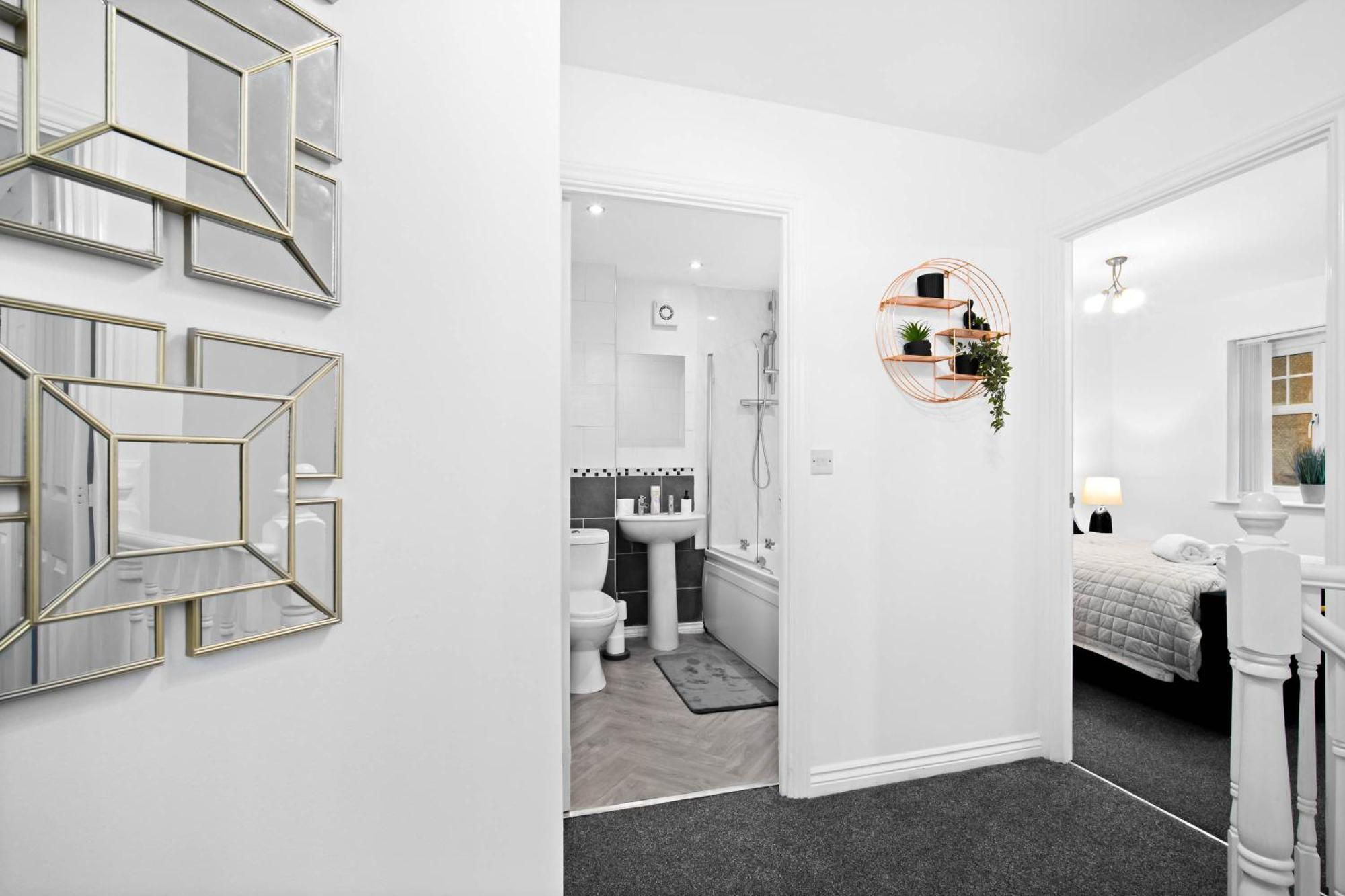 Harmony House 3 Bedroom New Build For Families, Contractors, Black Country Museum Sleeps 6 تيبتون المظهر الخارجي الصورة