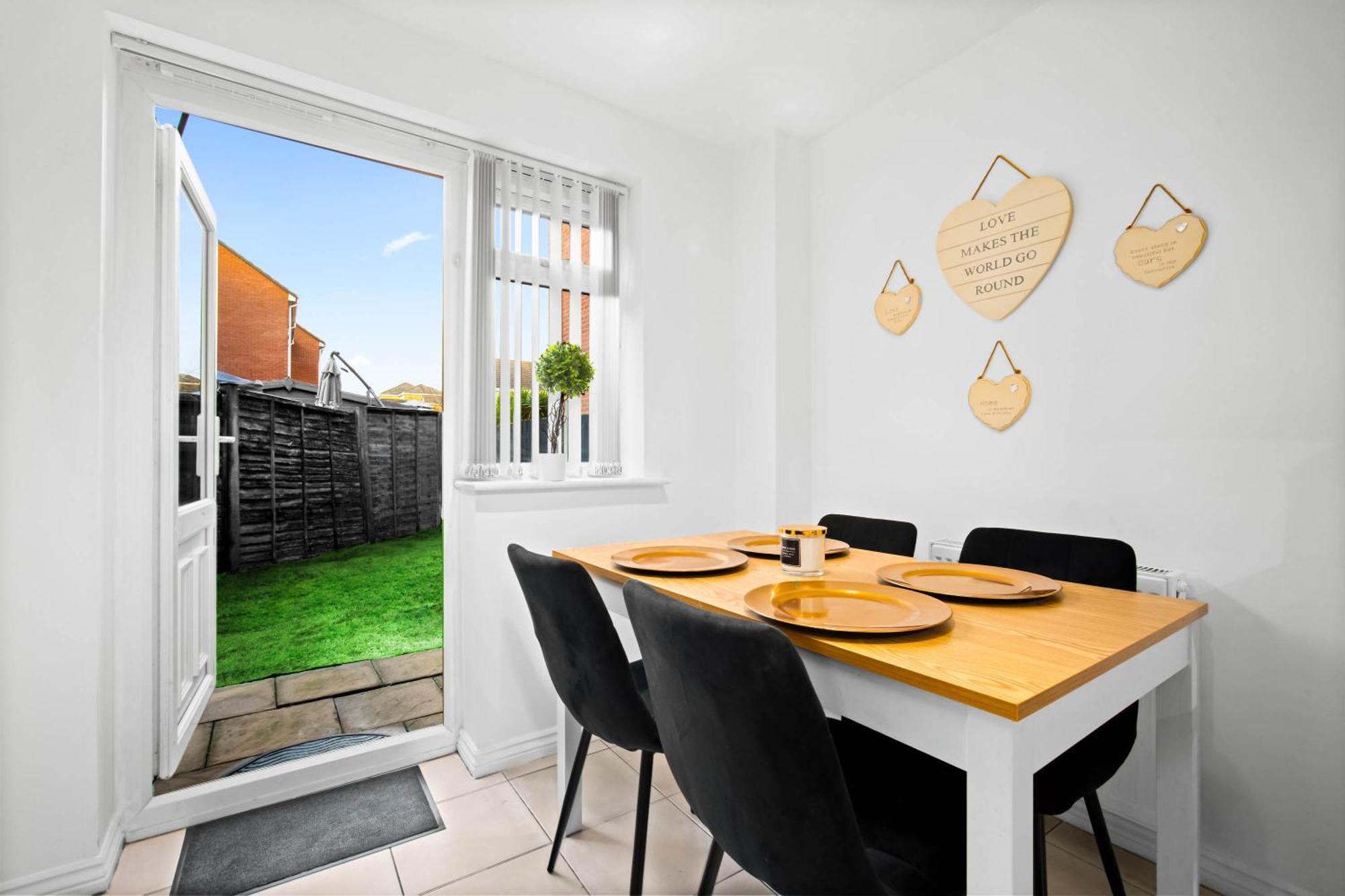 Harmony House 3 Bedroom New Build For Families, Contractors, Black Country Museum Sleeps 6 تيبتون المظهر الخارجي الصورة