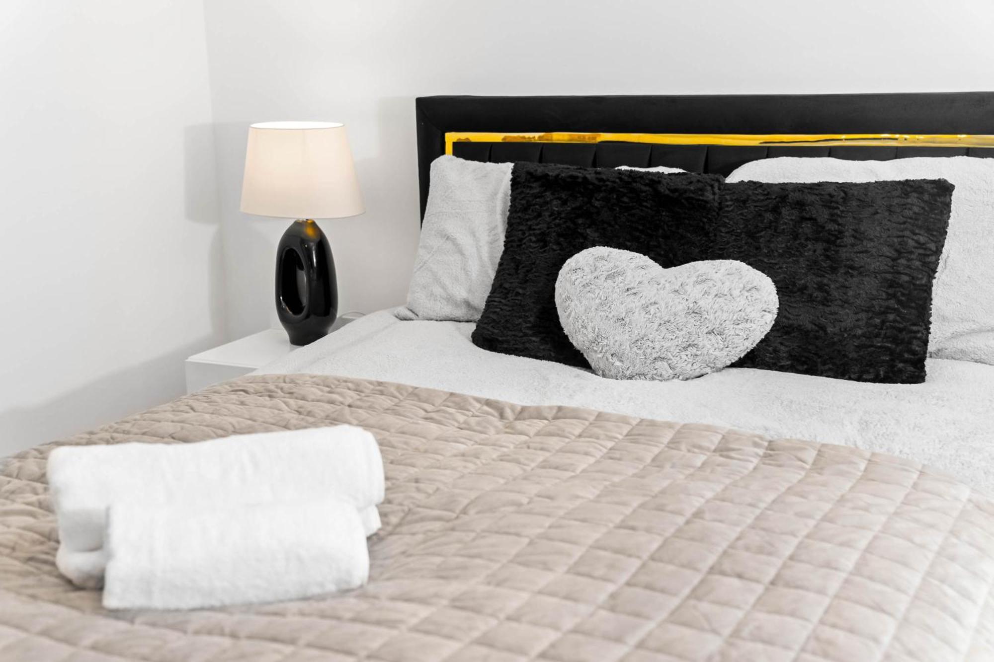 Harmony House 3 Bedroom New Build For Families, Contractors, Black Country Museum Sleeps 6 تيبتون المظهر الخارجي الصورة